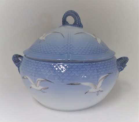 Bing & Grondahl. Seagull. Large terrine. Height 25 cm. (2 quality)