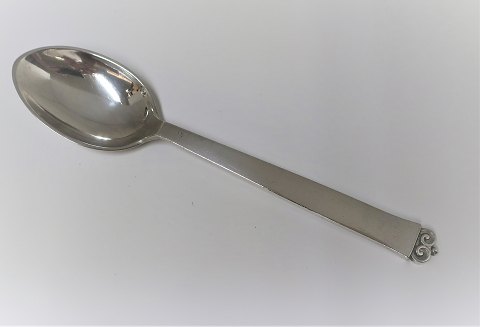 Evald Nielsen. Sølvbestik. Sterling (925). Bestik no. 28. Dessertske. Længde 
17,4 cm.
