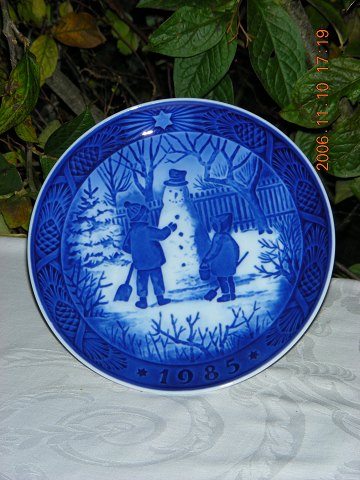 Royal Copenhagen  Christmas plate  1985