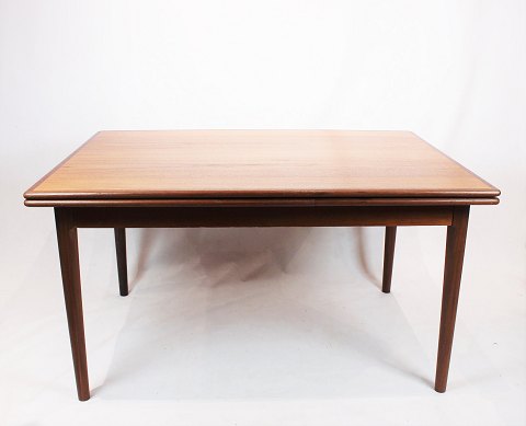 Dining table in teak with two extension plates of danish design from the 1960s.
5000m2 showroom.
