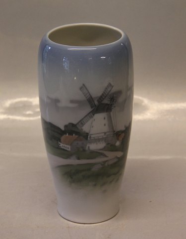 Kongelig Dansk 4568  Kgl. Vase Gammel Mølle  17 cm