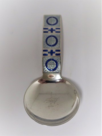 Norwegen. David Andersen. Sterling (925). Zuckerlöffel mit Emaille. Länge 10,5 
cm.