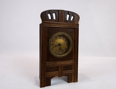 German alarm clock in oak from around the 1920s.
5000m2 showroom.
