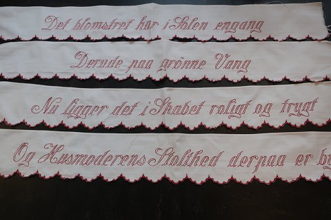 Border for the shelf, embroidery by hand, old, Danish
Set with 4 items in vers (we can translate) 
Used for decorating the edge of the shelf, so that it is possible to read the 
vers at the front of the shelf