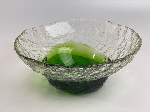 Signed glass bowl by Pertti Santalahti for Humppila, Finland, 1970s, green and 
clear glass with ice effect