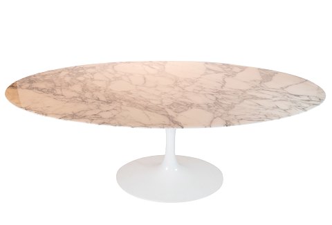 Tulip oval spisebord med marmor top designet af Eero Saarinen i 1957 for Knoll Furniture.5000m2 udstilling.