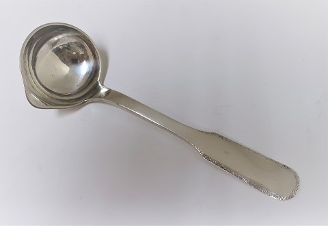 Evald Nielsen. Sølvbestik (830). Bestik no.25. Sauceske. Længde 18,5 cm.