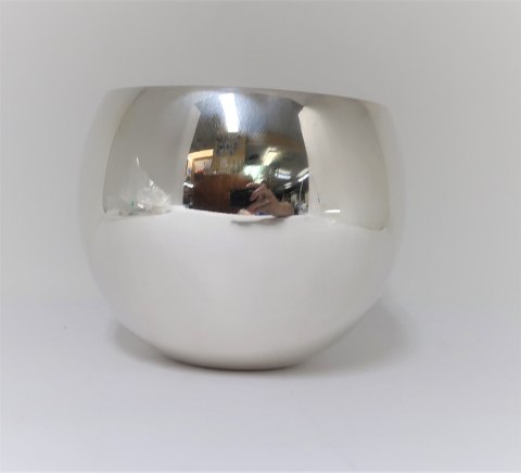 Hans Hansen. Silver bowl (925). Height 10 cm. Model 517. Produced 1968.