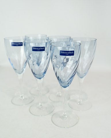 Sæt af seks blå vinglas af Villeroy & Boch.
5000m2 udstilling.
