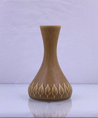 relief
678
vase