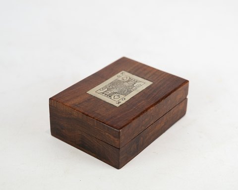 Box for and decorated with playing cards in rosewood.
5000m2 showroom.