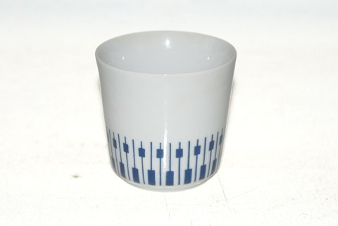 Danild 64 Tangent, Bowl
Lyngby Porcelain
Height 6 cm
Width 5.7 cm