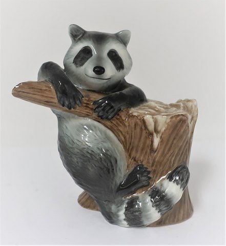 Royal Copenhagen. Porcelain figure. Raccoon. Model 054. Height 9 cm. (1 quality)