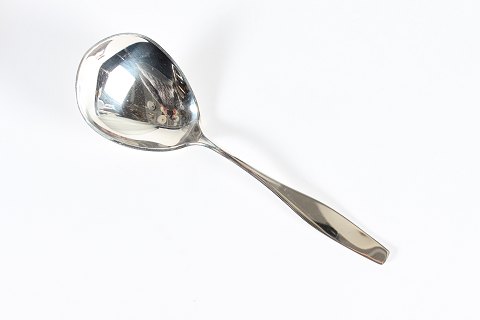 Charlotte Sølvbestik
by Hans Hansen
Serving spoon for dessert
L 18 cm