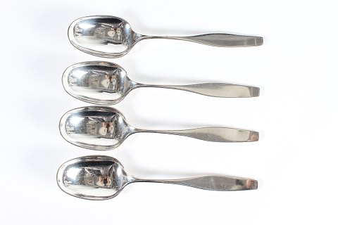 Charlotte Sølvbestik
by Hans Hansen
Dessert spoons
L 17,5 cm