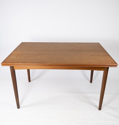 Dining table in teak with extensions of danish design from the 1960s.
5000m2 showroom.