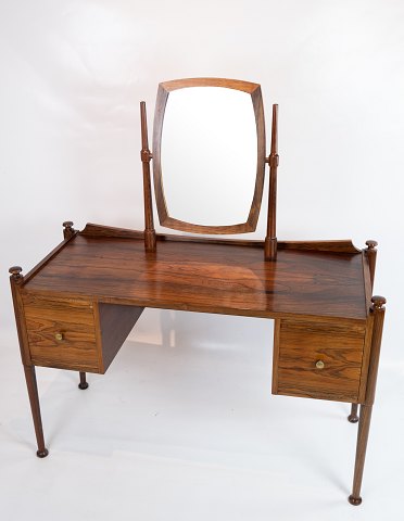 Dressing table in rosewood designed by Chr. Linneberg from the 1960s. 5000m2 
showroom.