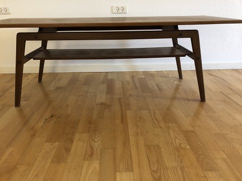 Teak coffee table
1400 kr