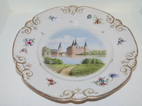 Royal Copenhagen
Sjælden Rokoko middagstallerken med slotsprospekt Frederiksborg Slot fra 1800