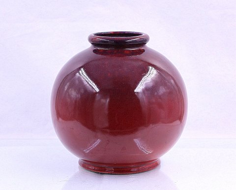 Okseblodsrød 
vase