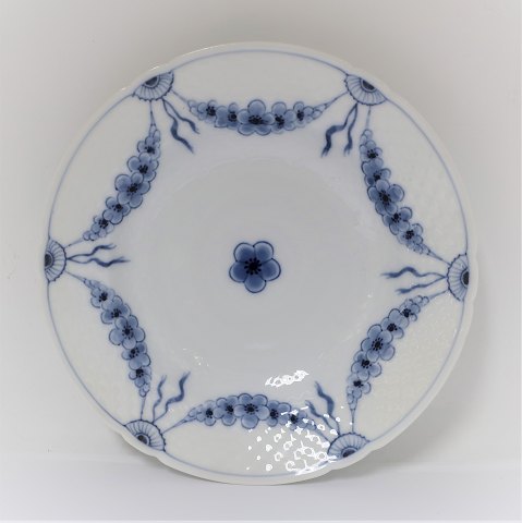 Bing & Gröndahl. Empire. Deep dessert plate. Diameter 21 cm. (2. quality). There 
are 12 pieces in stock. The price is per piece.