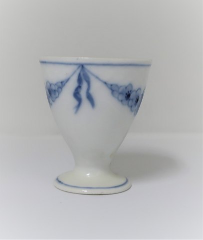 Bing & Grondahl. Empire. Egg cup. (2. quality). There are 5 pieces in stock. The 
price is per piece.