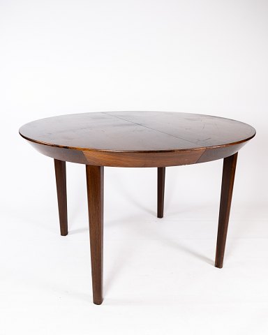 Dining table in rosewood of danish design from the 1960s. 
5000m2 showroom.
