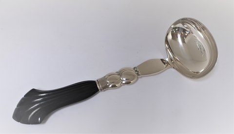 Große Servierlöffel. Silber (830). Länge 33 cm. Produziert 1935.