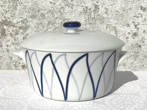 Lyngby
Danild 40
Harlequin
Large pot with lid
* 500kr