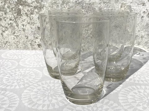Vandglas med slibninger