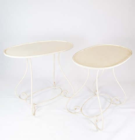 Set of two white painted metal garden tables, in great antique condition. 
5000m2 showroom.
