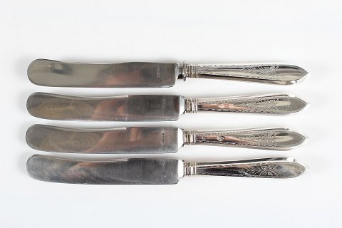 Empire Sølvbestik
Middagsknive m/bred klinge
L 25,5 cm