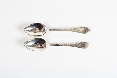 Empire Silver Cutlery
Dessert spoons
L 18 cm
