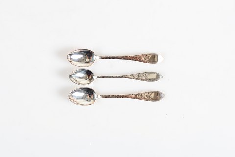 Empire Silver Cutlery
Salt spoons
L 8 cm