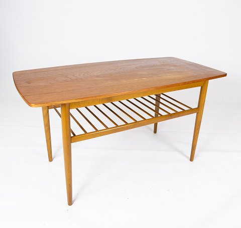 Coffee table with shelf in teak of danish design from the 1960s.
51000m2 showroom.
