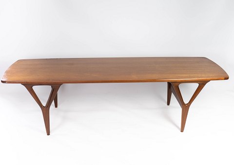 Coffee table in teak of Danish design from the 1960s.
5000m2 showroom.