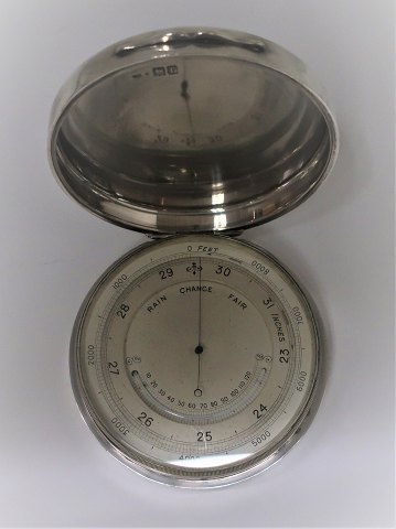 Barometer. Runde Silberbox Sterling (925). Produziert in England, London 1901. 
Durchmesser 10 cm.