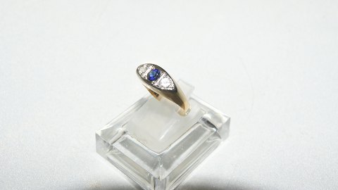 Elegant ladies ring with stones in 14 carat gold