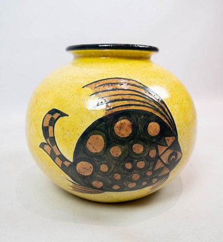 Keramik vase med gul glasur signeret Munk og Shollert 1931.
5000m2 udstilling.