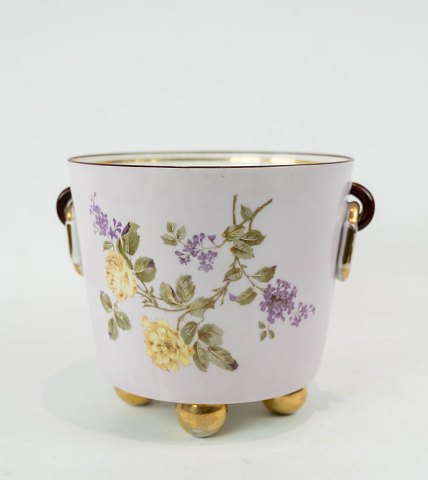 Flowerpot in light colours decorated with flowers, in great vintage condition 
from the 1870s.  
5000m2 showroom.