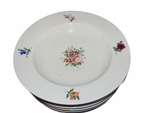 Royal Copenhagen
Dyb suppetallerken med flerfarvede blomster fra ca. 1840-1860