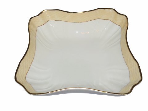 Chamois Fond
Square bowl 21 cm.