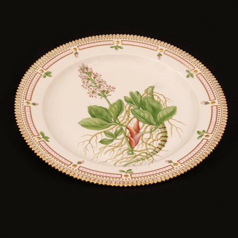 A large Royal Copenhagen Flora Danica plate. 
"20/3524. D: 34cm