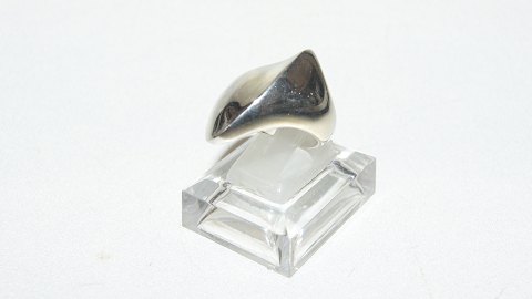 Georg Jensen Ring # 91
Designer Nanna Ditzel 1966
Size 58