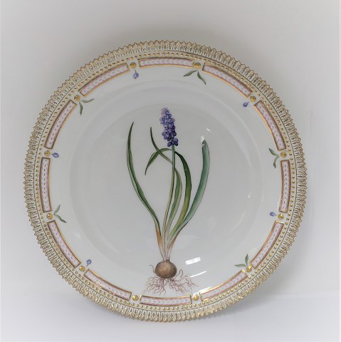 Royal Copenhagen Flora Danica. Dinner plate. Design # 3549. Diameter 25 cm. (1 
quality). Muscari botryoides