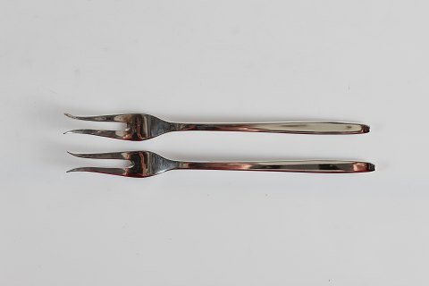 Evald Nielsen
Silver Flatware no 29
 
Serving forks 
L 15 cm
