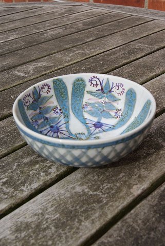 Aluminia Danish faience. Well maintained Tenera bowl No 416-1619 beautifully decorated 