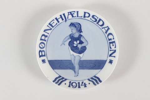 Royal Copenhagen
Child Welfare Day
Plaque 1914
