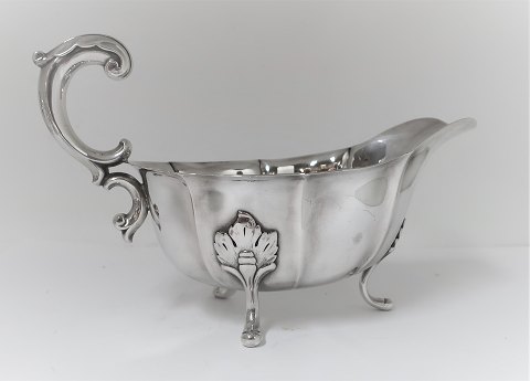 Cohr. Silver sauce bowl (830). Length 21 cm. Produced 1947.