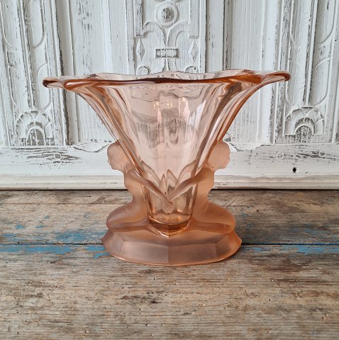 Kad Ringen - Auguste Walther & Sohne Art Deco Vase In Pressed Pink Glass -  Auguste Walther & Sohne Art Deco Vase In Pressed Pink Glass